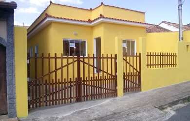 Imagem: A casa possui 3 Dormitórios, 2 Banheiros e está localizado