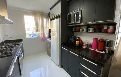 Imagem: O apartamento possui 2 Dormitórios, 1 Banheiro, 1 Vaga na garagem