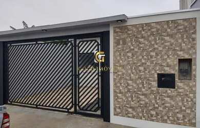 Imagem: A casa possui 3 Dormitórios, 2 Banheiros, 2 Vagas na garagem