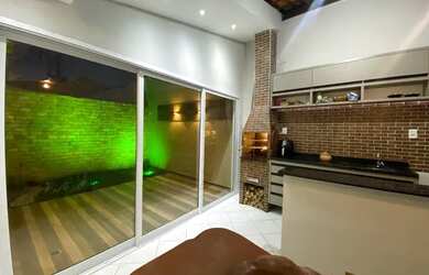 Imagem: A casa em condomínio possui 2 Dormitórios, 1 Banheiro, 3 Vagas