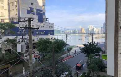 Imagem: O apartamento possui 1 Dormitório, 1 Banheiro, 1 Vaga na garagem