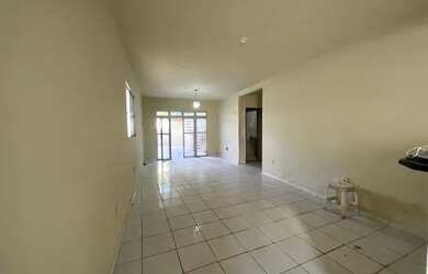 Imagem: A casa possui 5 Dormitórios, 4 Banheiros, 1 Vaga na garagem