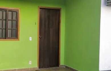 Imagem: A casa possui 2 Dormitórios, 3 Banheiros, 1 Vaga na garagem