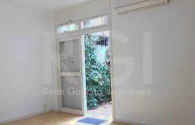 Imagem 4: Apartamento de 2 (dois) dormitórios na rua Santo Antônio, muito bem localizado, ficando a