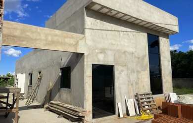 Imagem: A casa em condomínio possui 3 Dormitórios, 2 Banheiros, 4