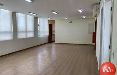 Imagem: O depósito possui 2 Vagas na garagem, 88m² de Área e está