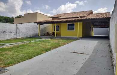 Imagem: A casa possui 3 Dormitórios, 2 Banheiros, 2 Vagas na garagem