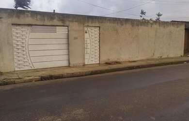 Imagem: A casa possui 1 Dormitório, 1 Banheiro, 1 Vaga na garagem