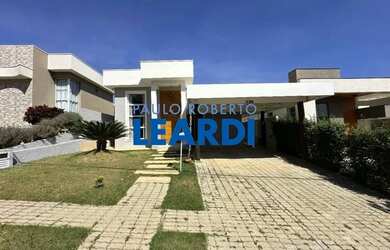 Imagem: A casa em condomínio possui 3 Dormitórios, 3 Banheiros, 2