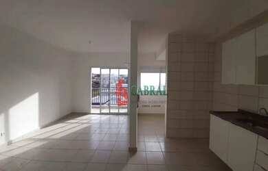 Imagem: O apartamento possui 1 Dormitório, 1 Banheiro, 1 Vaga na garagem