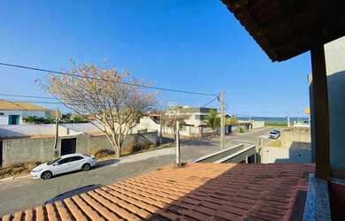 Imagem: A casa possui 3 Dormitórios, 3 Banheiros, 3 Vagas na garagem