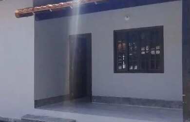 Imagem: A casa possui 3 Dormitórios, 2 Banheiros, 3 Vagas na garagem