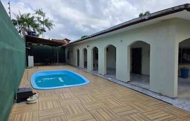 Imagem: A casa possui 4 Dormitórios, 4 Banheiros, 4 Vagas na garagem