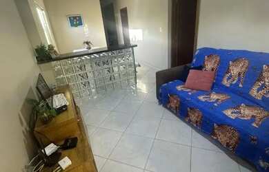 Imagem: A casa possui 2 Dormitórios, 1 Banheiro, 2 Vagas na garagem