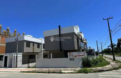 Imagem: A casa possui 3 Dormitórios, 3 Banheiros, 1 Vaga na garagem