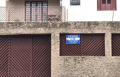 Imagem: A casa possui 4 Dormitórios, 3 Banheiros, 5 Vagas na garagem