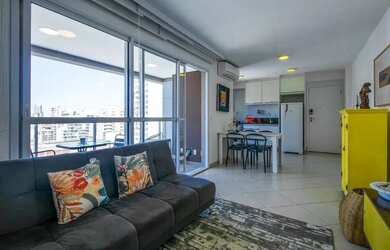 Imagem: O apartamento possui 1 Dormitório, 2 Banheiros, 1 Vaga na garagem