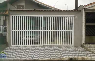 Imagem: A casa à venda possui 2 Dormitórios, 1 Banheiro, 2 Vagas na