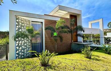 Imagem: A casa em condomínio possui 4 Dormitórios, 3 Banheiros, 2