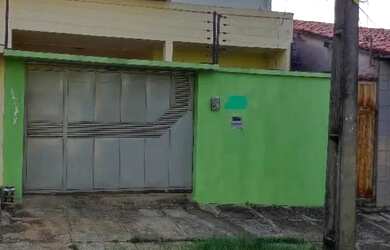 Imagem: A casa possui 3 Dormitórios, 1 Banheiro, 1 Vaga na garagem