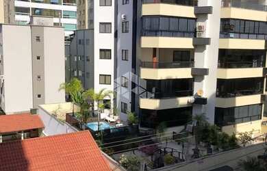 Imagem 2: Apartamento - 3 Dormitórios - 382m² privativos - Meia Praia - Mobiliado