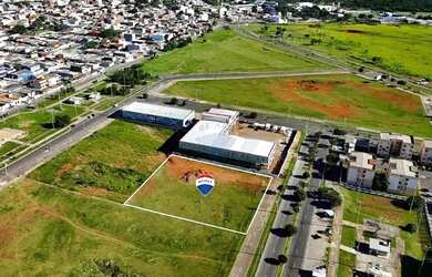 Imagem: O terreno possui 3.600m² de Área, Imóvel novo e está localizado