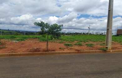 Imagem: O terreno possui 250m² de Área e está localizado em Loteamento