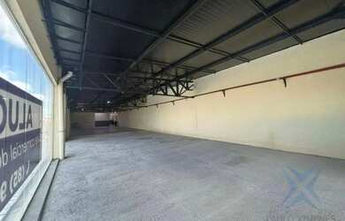 Imagem: O depósito possui 5 Vagas na garagem, 308m² de Área e está