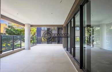 Imagem: O apartamento possui 4 Dormitórios, 4 Banheiros, 2 Vagas na