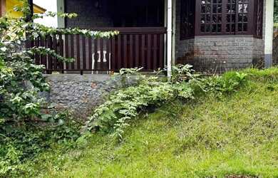 Imagem: A casa possui 2 Dormitórios, 2 Banheiros, 2 Vagas na garagem