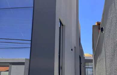 Imagem: A casa em condomínio possui 3 Dormitórios, 3 Banheiros, 4