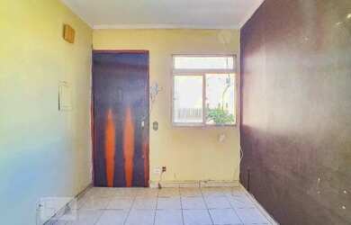 Imagem: O apartamento possui 3 Dormitórios, 1 Banheiro, 1 Vaga na garagem