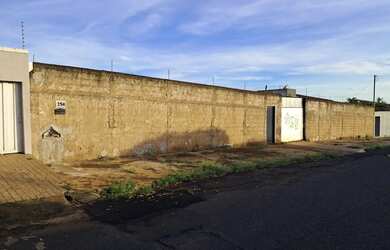 Imagem: O terreno possui 900m² de Área e está localizado em Dona