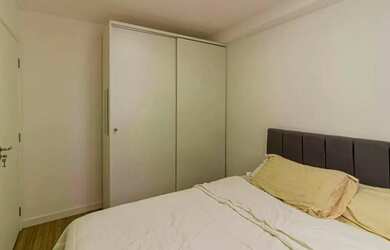 Imagem: O apartamento possui 2 Dormitórios, 1 Banheiro, 1 Vaga na garagem