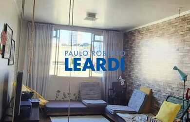 Imagem: O apartamento possui 3 Dormitórios, 1 Banheiro, 1 Vaga na garagem