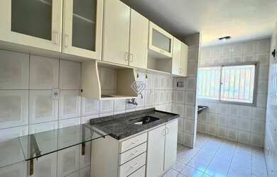 Imagem: O apartamento possui 3 Dormitórios, 1 Banheiro, 1 Vaga na garagem