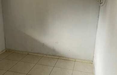 Imagem: A casa possui 1 Dormitório, 1 Banheiro e 1 Vaga na garagem