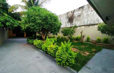 Imagem: A casa possui 3 Dormitórios, 3 Banheiros, 2 Vagas na garagem