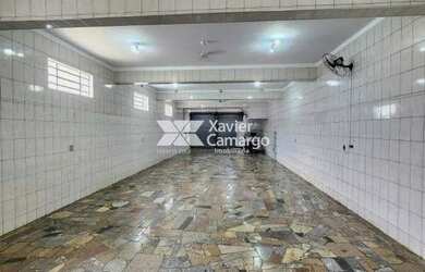 Imagem: O depósito possui 4 Vagas na garagem, 572m² de Área e está