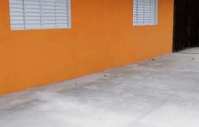 Imagem: A casa possui 3 Dormitórios, 2 Banheiros, 4 Vagas na garagem