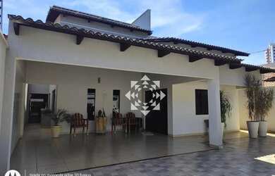 Imagem: A casa em condomínio possui 4 Dormitórios, 3 Banheiros, 280m²