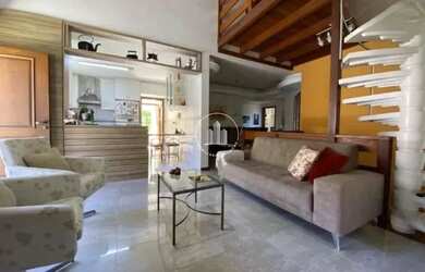 Imagem: A casa possui 3 Dormitórios, 4 Banheiros, 2 Vagas na garagem