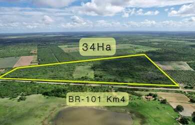 Imagem: O terreno possui 340000m² de Área e Piscina e está localizado