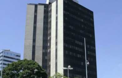 Imagem: O depósito possui 5 Vagas na garagem e 150m² de Área e está