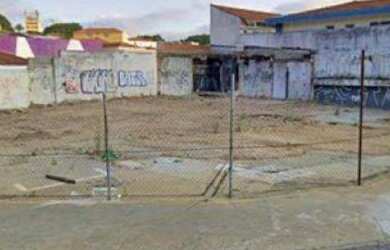 Imagem: O terreno possui 762m² de Área e está localizado em Parque