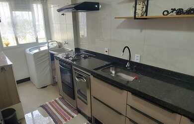 Imagem: O apartamento possui 2 Dormitórios, 1 Banheiro, 1 Vaga na garagem