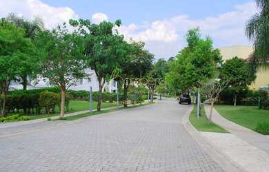 Imagem: A casa em condomínio possui 4 Dormitórios, 4 Banheiros, 5