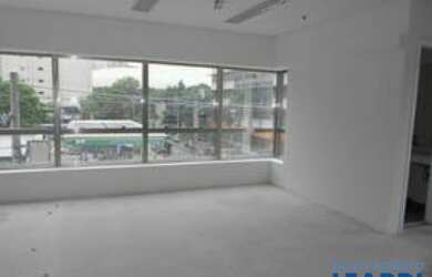 Imagem: O depósito possui 2 Vagas na garagem e 110m² de Área e está