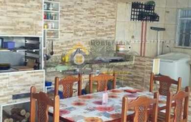 Imagem: A casa possui 2 Dormitórios, 1 Banheiro, 3 Vagas na garagem