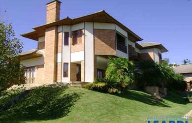 Imagem: A casa em condomínio possui 5 Dormitórios, 5 Banheiros, 5